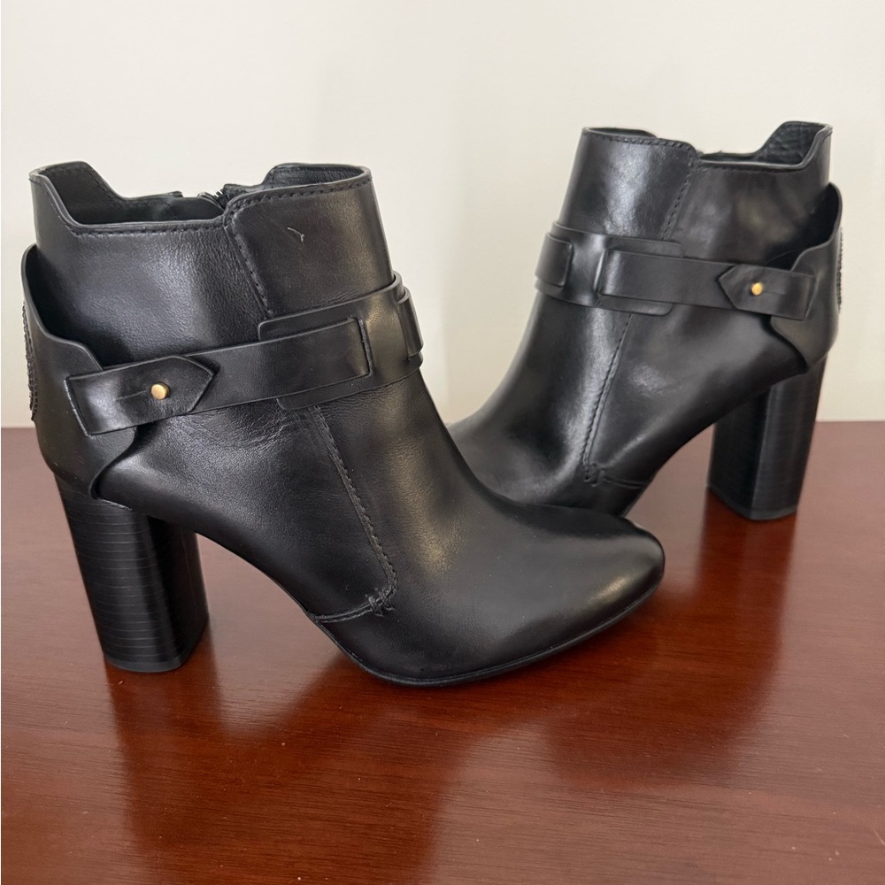 Tory Burch Colton Black Leather Bootie Size 7.0 read description